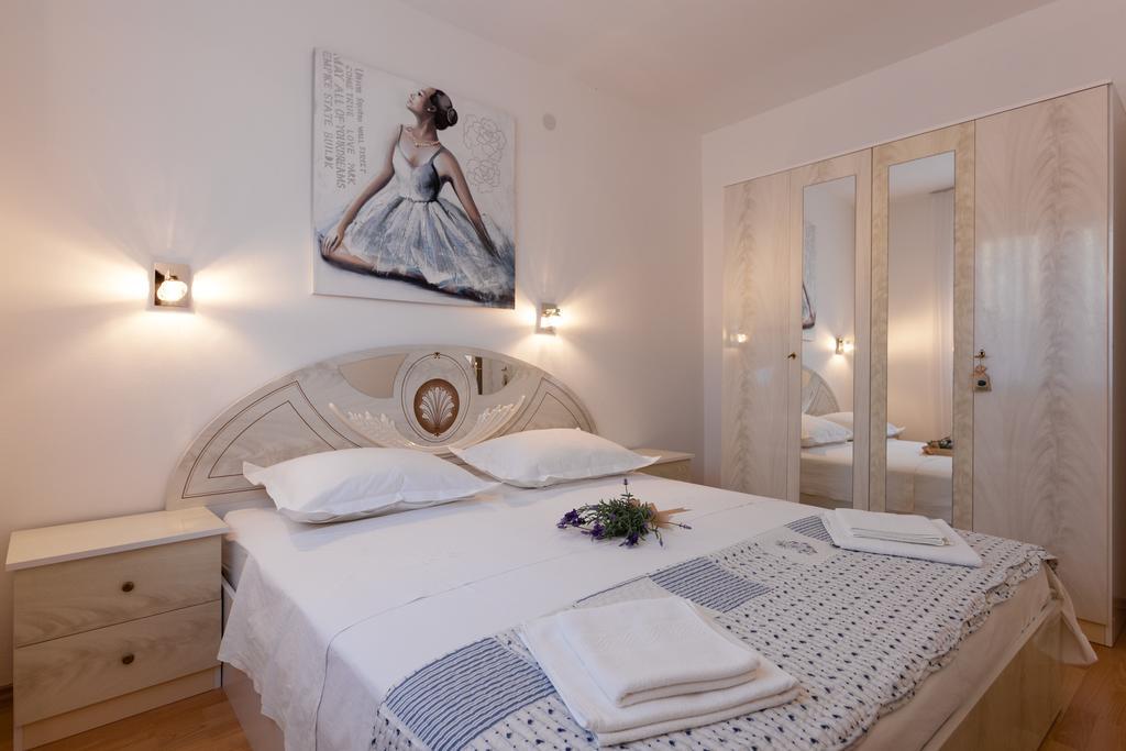 Villa Sarah Supetar Ngoại thất bức ảnh