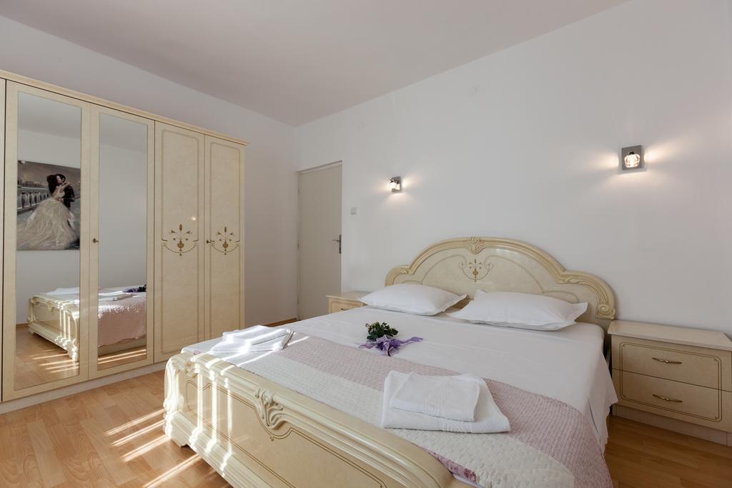 Villa Sarah Supetar Ngoại thất bức ảnh